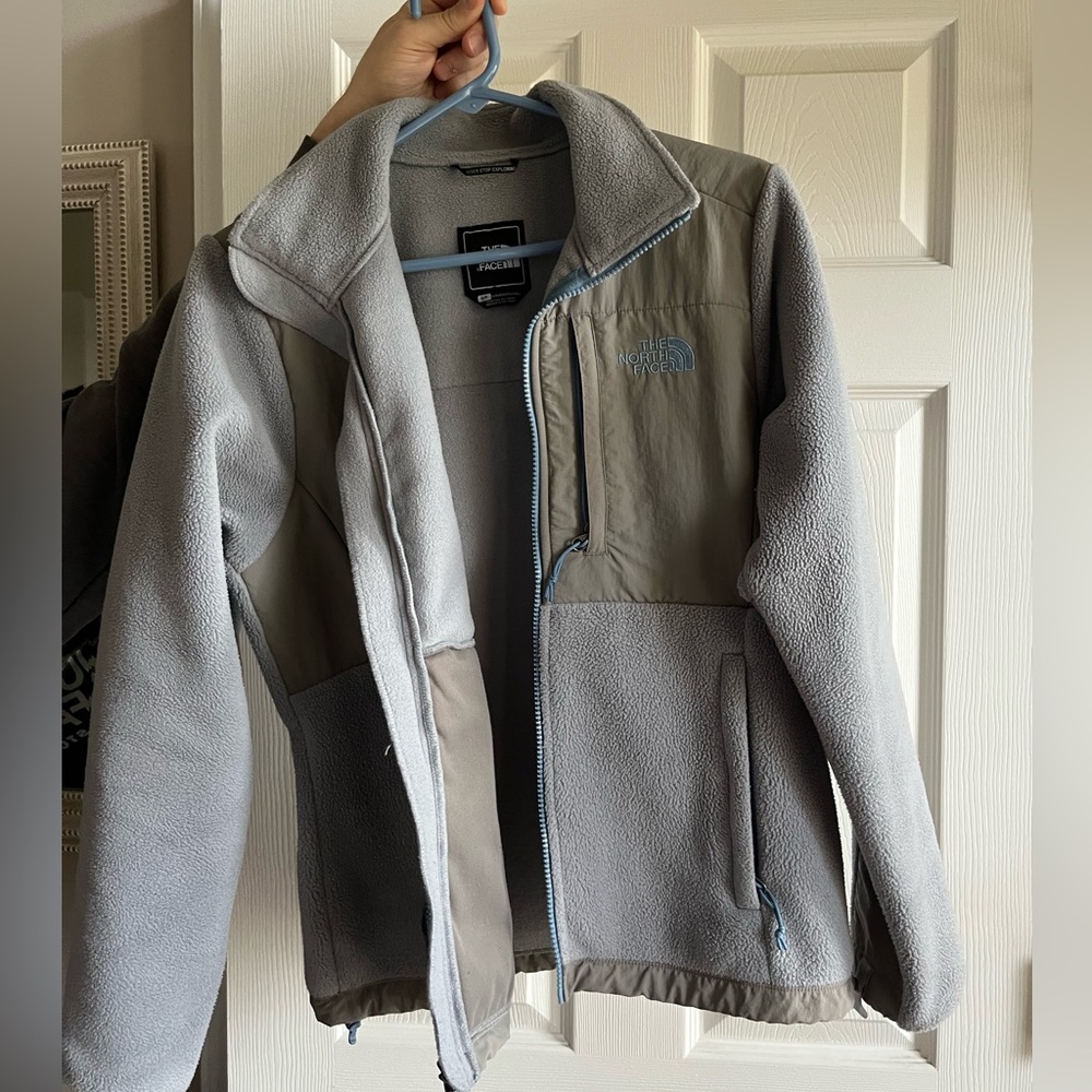 Women’s The North Face Denali jacket. Grey/Taupe. Size small